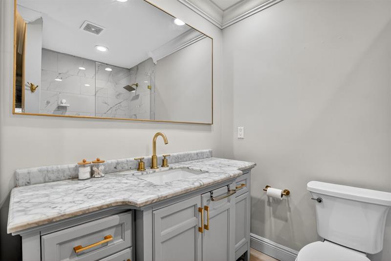 Image 15 of 28 For 55 14th St  211