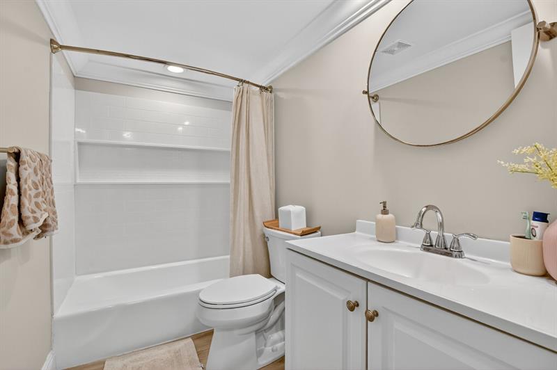 Image 20 of 28 For 55 14th St  211