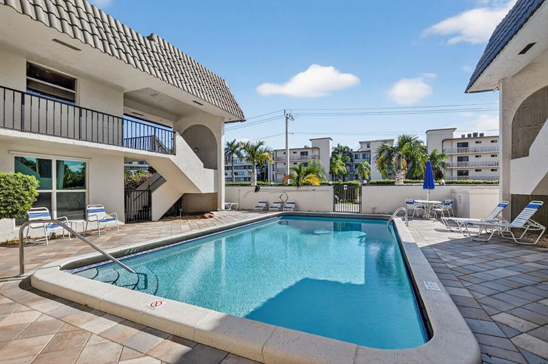 Image 27 of 28 For 55 14th St  211