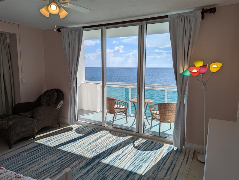 Image 11 of 47 For 3001 Ocean Dr  1011