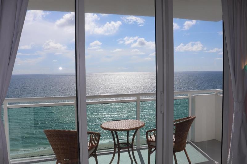 Image 12 of 47 For 3001 Ocean Dr  1011