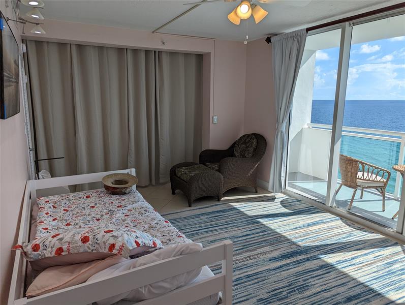 Image 15 of 47 For 3001 Ocean Dr  1011