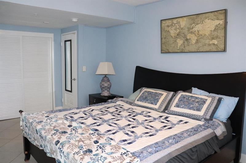 Image 21 of 47 For 3001 Ocean Dr  1011