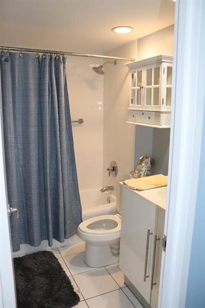 Image 23 of 47 For 3001 Ocean Dr  1011