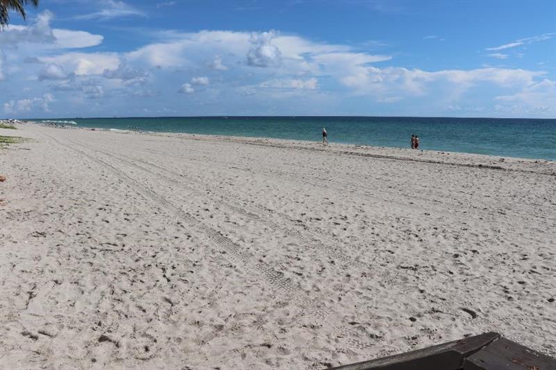 Image 29 of 47 For 3001 Ocean Dr  1011