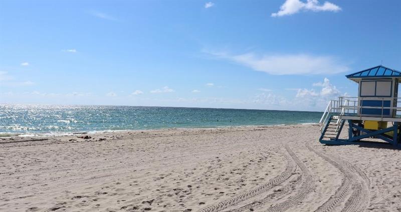 Image 30 of 47 For 3001 Ocean Dr  1011