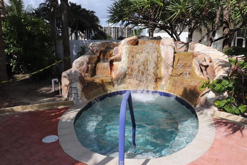 Image 33 of 47 For 3001 Ocean Dr  1011