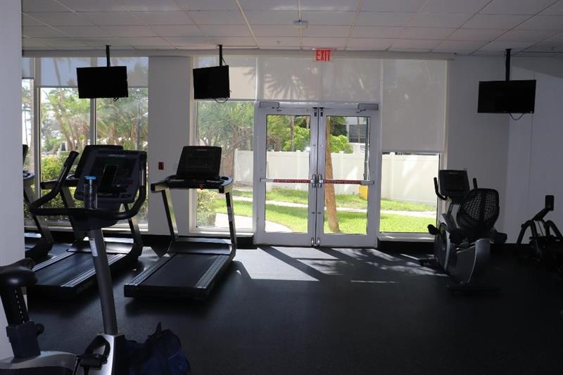 Image 39 of 47 For 3001 Ocean Dr  1011