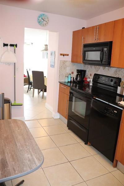 Image 9 of 47 For 3001 Ocean Dr  1011