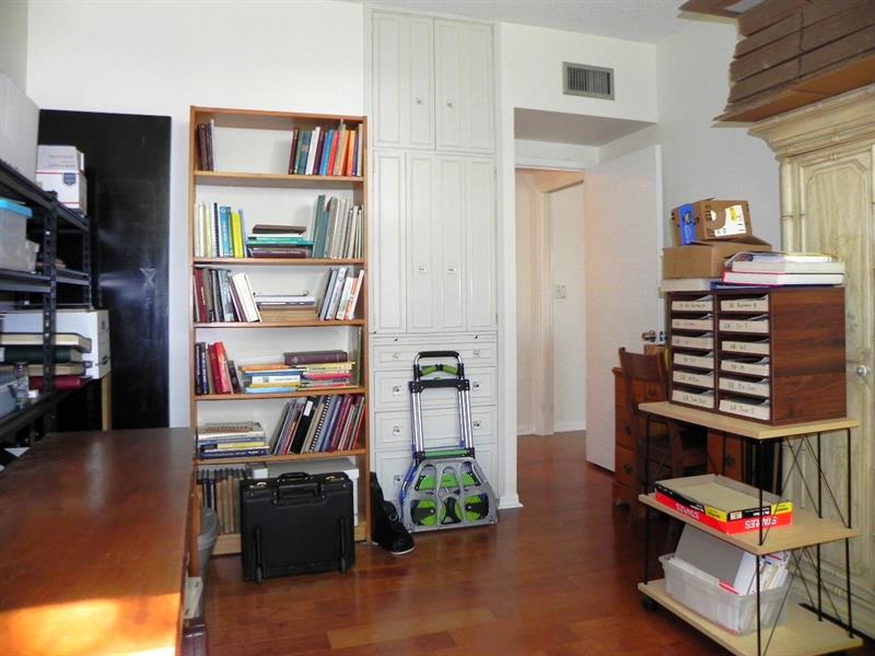 Image 14 of 37 For 3800 Hillcrest Dr  112