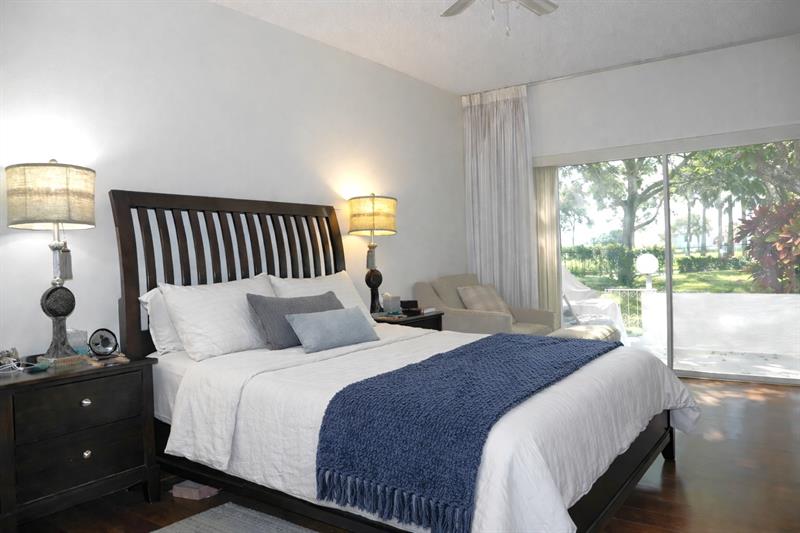 Image 18 of 37 For 3800 Hillcrest Dr  112