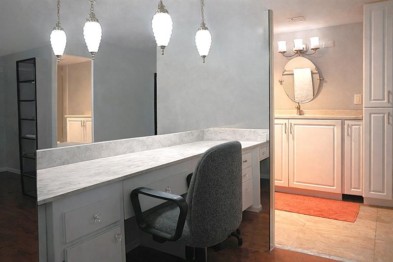 Image 19 of 37 For 3800 Hillcrest Dr  112