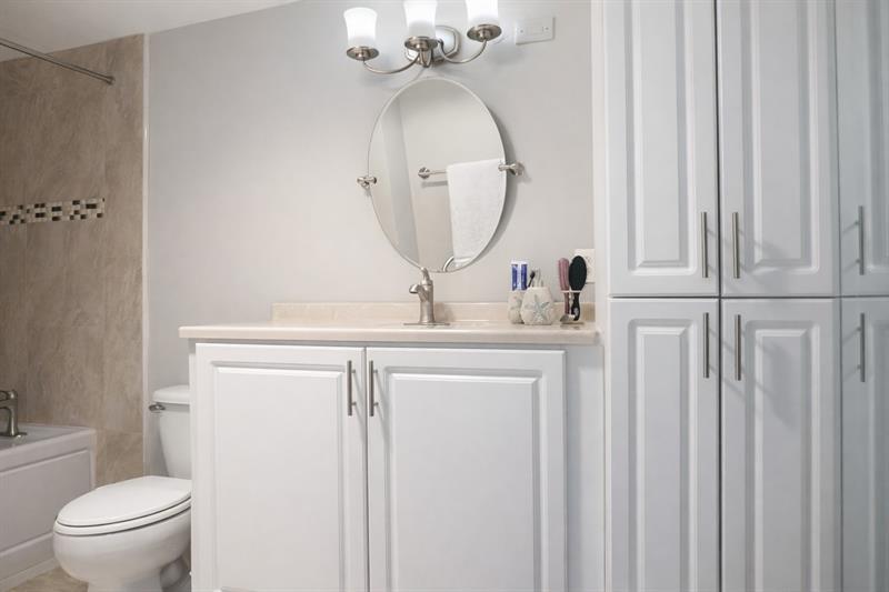 Image 20 of 37 For 3800 Hillcrest Dr  112