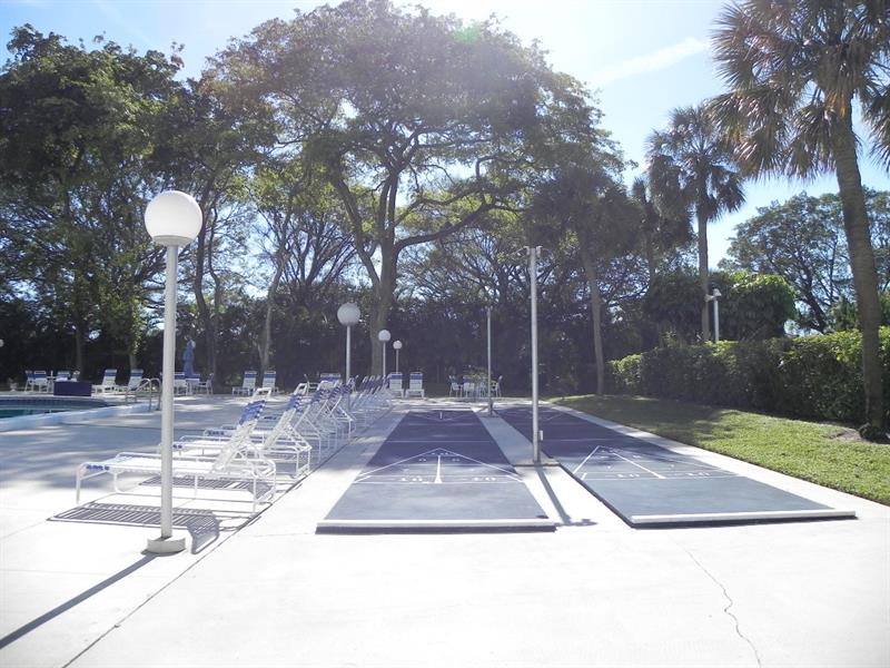 Image 29 of 37 For 3800 Hillcrest Dr  112