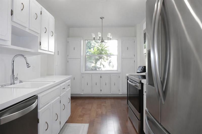 Image 5 of 37 For 3800 Hillcrest Dr  112