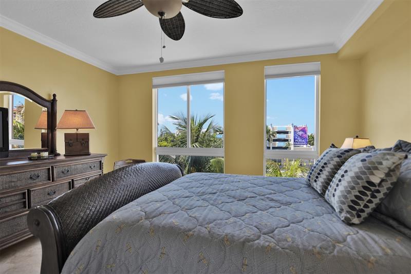 Image 27 of 52 For 9 20th Ave 403