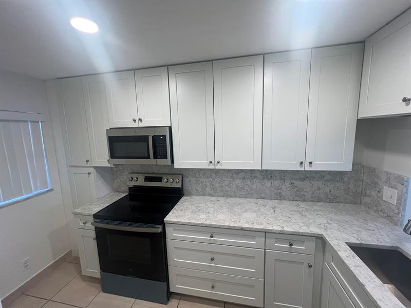 Image 4 of 29 For 9430 Poinciana Pl 415