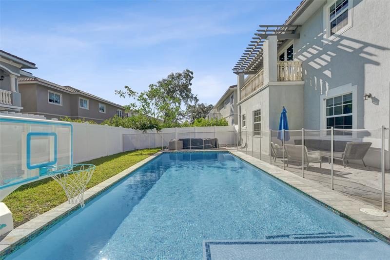 Image 13 of 85 For 3534 Forest View Cr