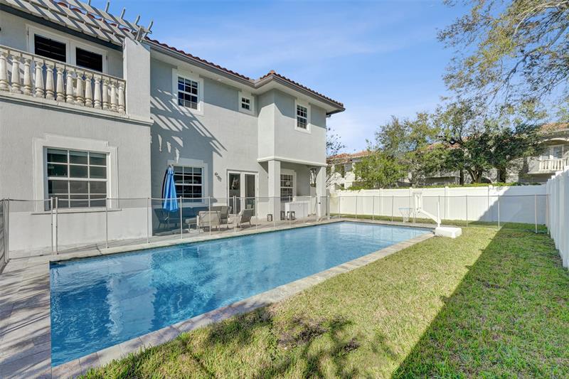 Image 15 of 85 For 3534 Forest View Cr