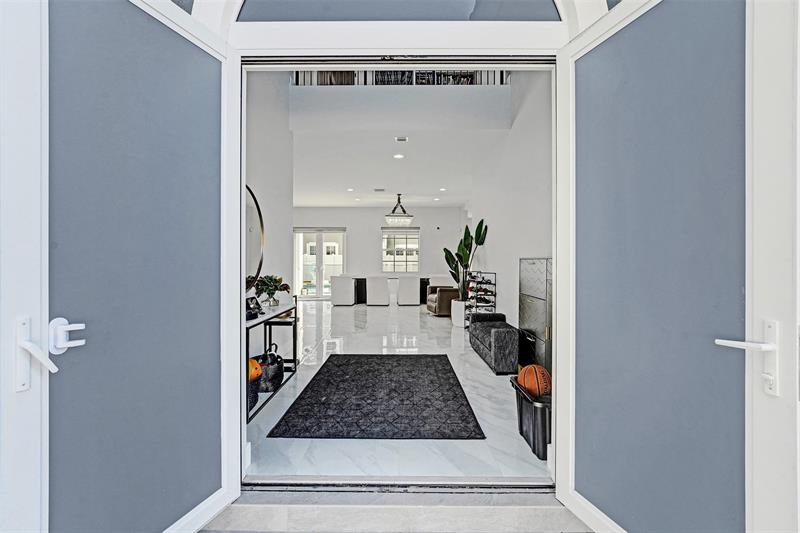 Image 18 of 85 For 3534 Forest View Cr