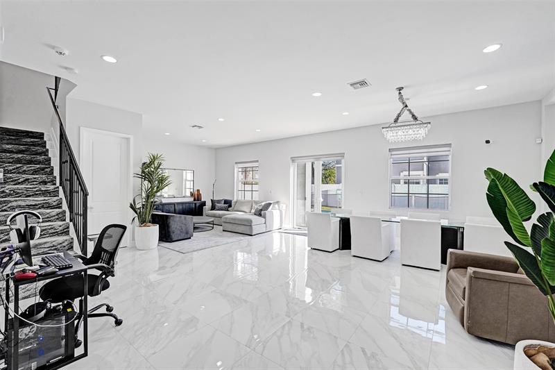 Image 21 of 85 For 3534 Forest View Cr