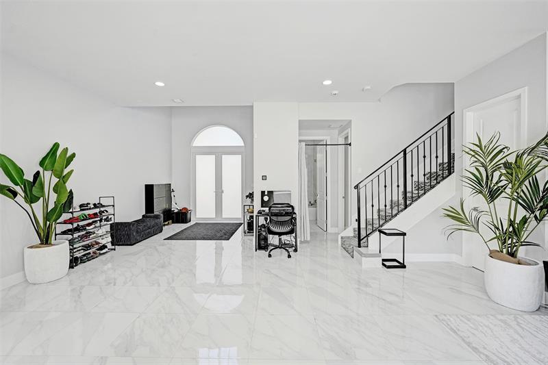 Image 27 of 85 For 3534 Forest View Cr