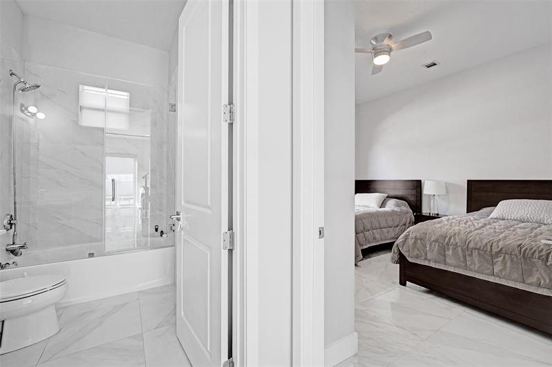 Image 31 of 85 For 3534 Forest View Cr