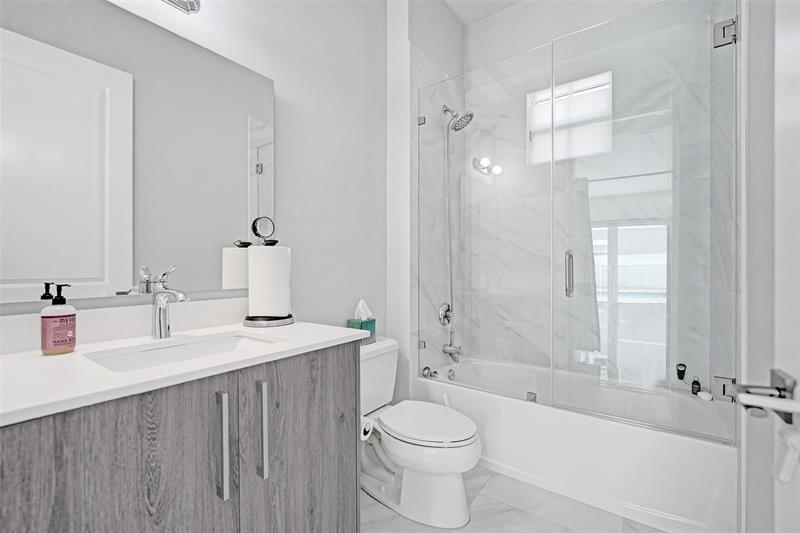 Image 32 of 85 For 3534 Forest View Cr