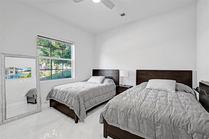 Image 33 of 85 For 3534 Forest View Cr