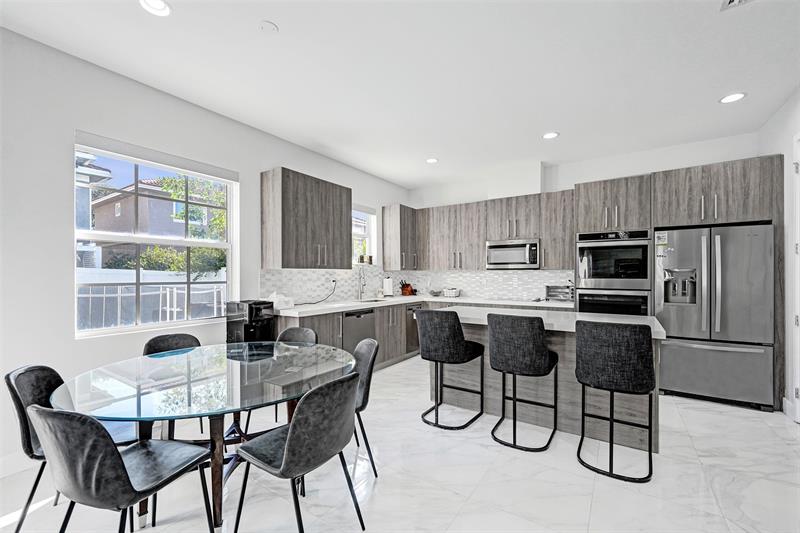 Image 36 of 85 For 3534 Forest View Cr