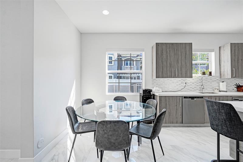 Image 37 of 85 For 3534 Forest View Cr