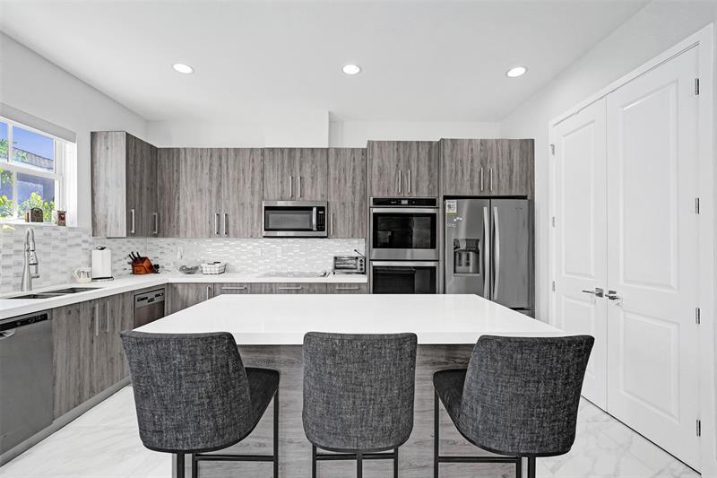 Image 39 of 85 For 3534 Forest View Cr