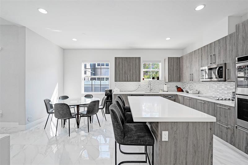 Image 40 of 85 For 3534 Forest View Cr