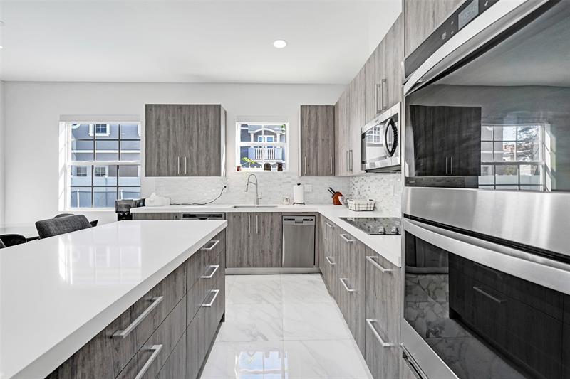 Image 41 of 85 For 3534 Forest View Cr