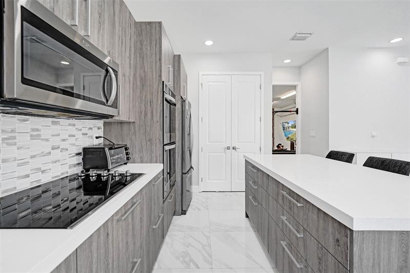 Image 43 of 85 For 3534 Forest View Cr