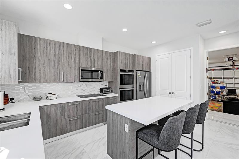 Image 44 of 85 For 3534 Forest View Cr