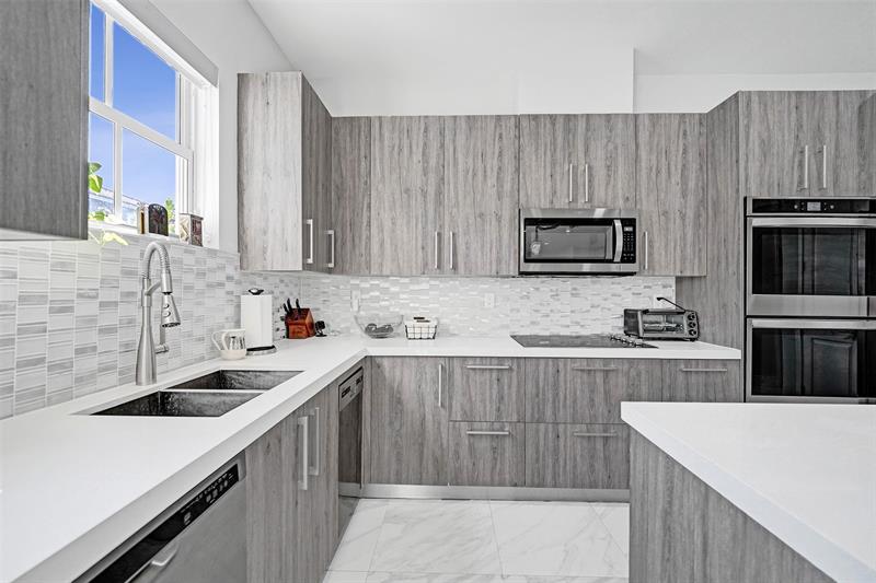 Image 45 of 85 For 3534 Forest View Cr