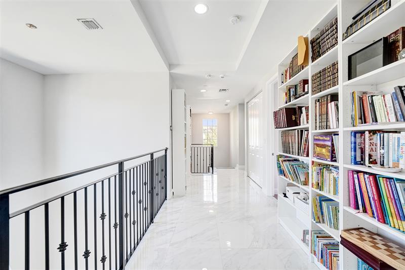 Image 52 of 85 For 3534 Forest View Cr