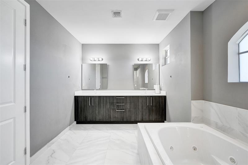 Image 80 of 85 For 3534 Forest View Cr