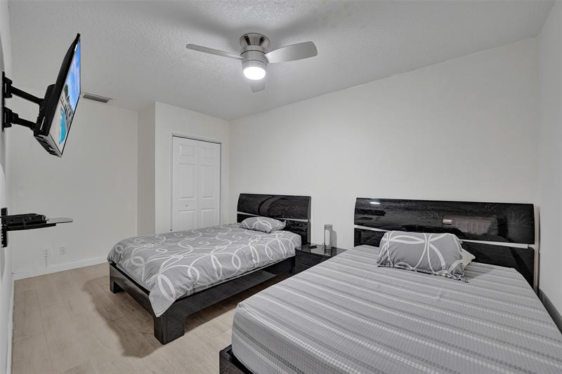 Image 10 of 24 For 4001 41st Ct