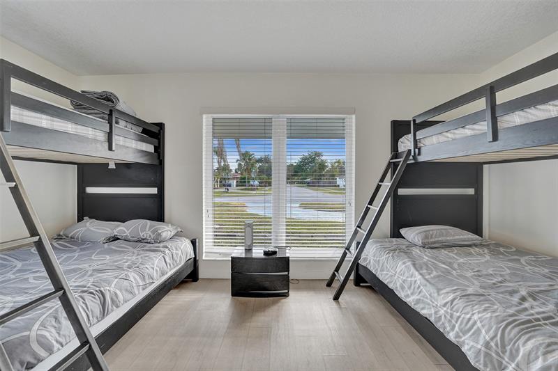 Image 15 of 24 For 4001 41st Ct