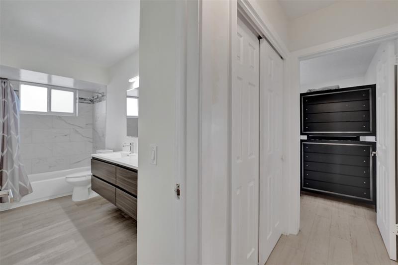 Image 17 of 24 For 4001 41st Ct