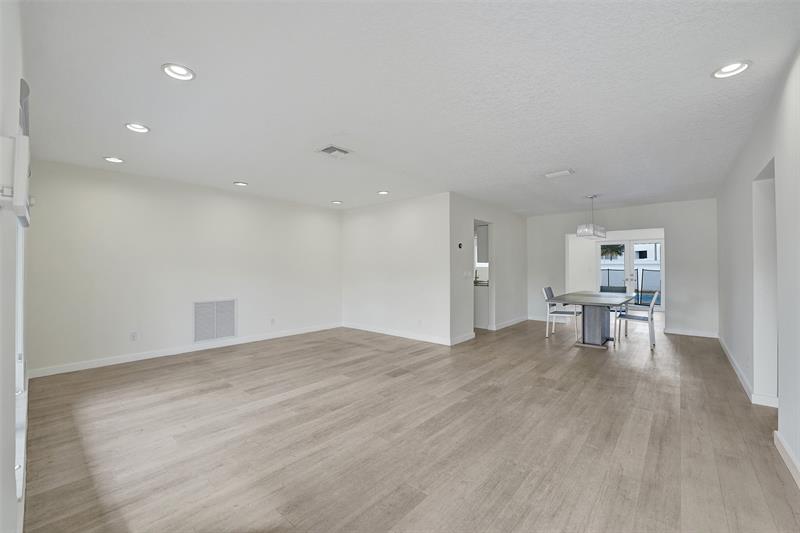 Image 3 of 24 For 4001 41st Ct