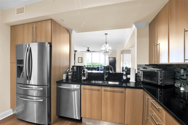 Image 12 of 46 For 191 Ocean Dr  511