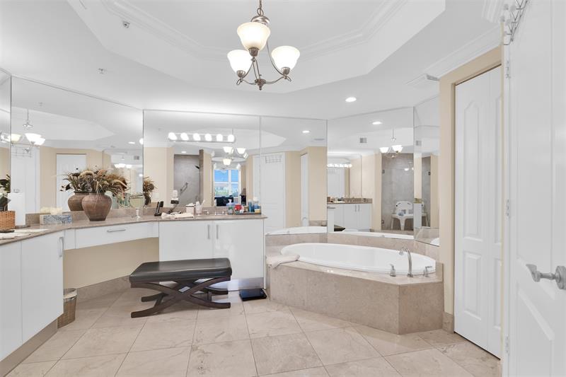 Image 21 of 46 For 191 Ocean Dr  511