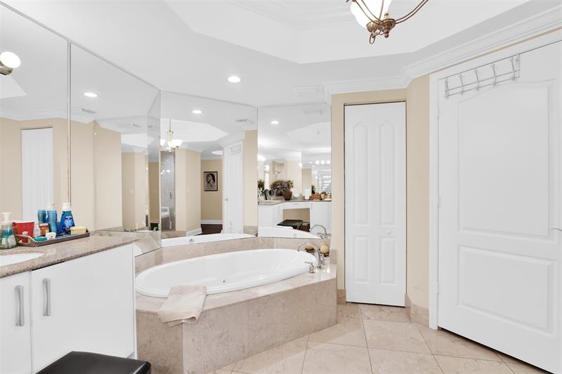 Image 22 of 46 For 191 Ocean Dr  511