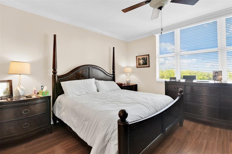 Image 24 of 46 For 191 Ocean Dr  511