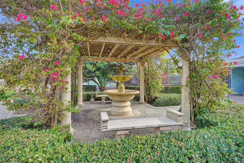 Image 22 of 30 For 608 Natura Blvd  308