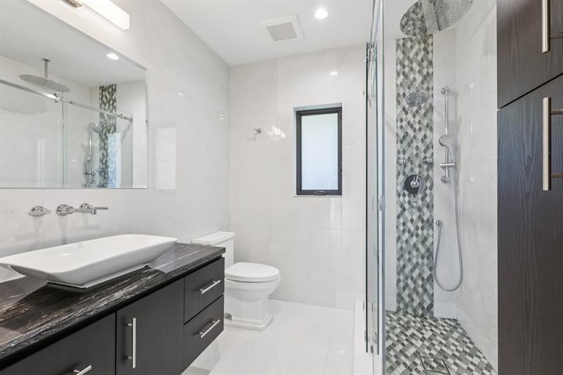 Image 18 of 34 For 1660 32nd Ct