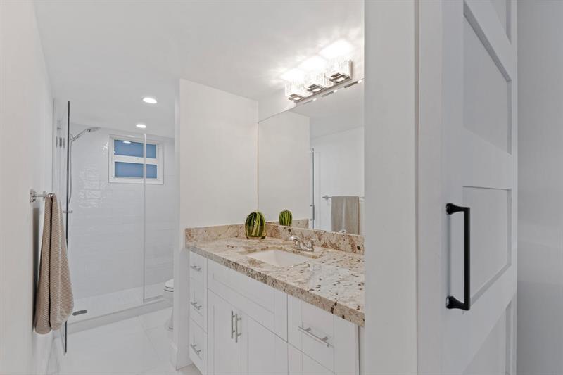 Image 15 of 43 For 801 Federal Hwy  906